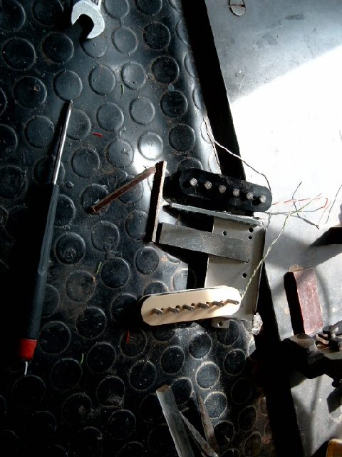 Bobinage de micros - Je monte toute sorte de micros sur mes instruments, des fois il m'arrive même de les bobiner moi-même